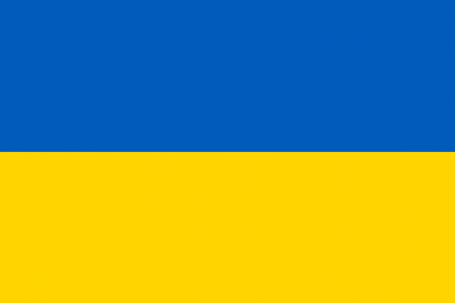 Två horisontella band i blått och gult. Blått symboliserar himlen och gult representerar gyllene fält. Detta är Ukrainas flagga, en nationell symbol för landets självständighet och identitet.